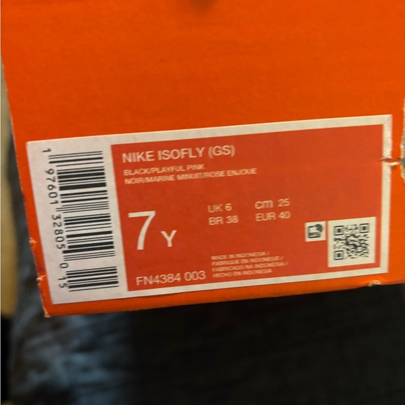 New Nike Isofly Black and Pink 7Y 8.5W - Picture 2 of 2
